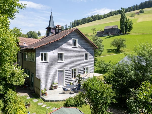 Liebhaberobjekt mit eigenem Glockenturm, Gartenidylle und viel Raum 1