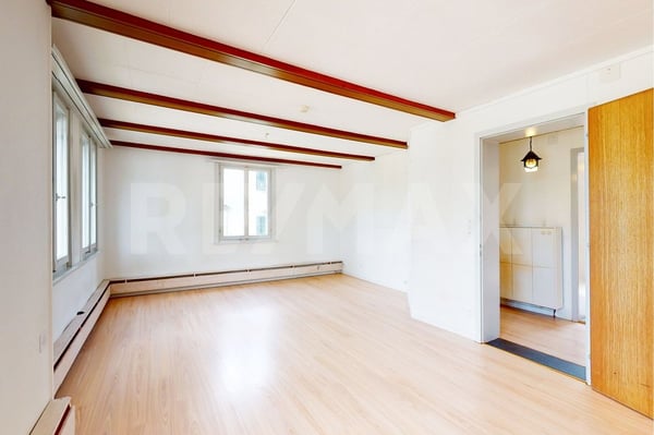 Teilrenoviertes Einfamilienhaus mit viel Platz und Potenzial 2