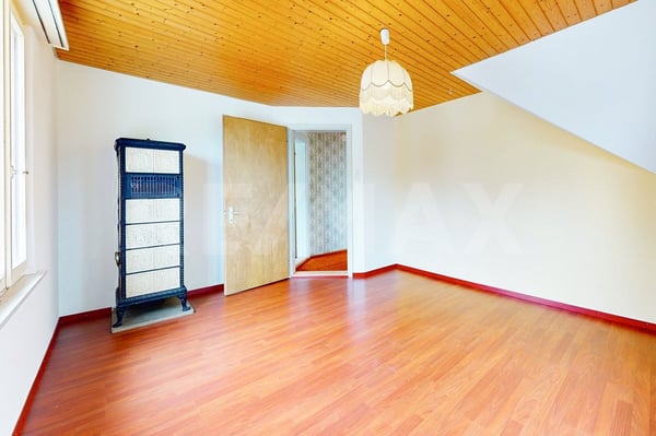 Teilrenoviertes Einfamilienhaus mit viel Platz und Potenzial 9