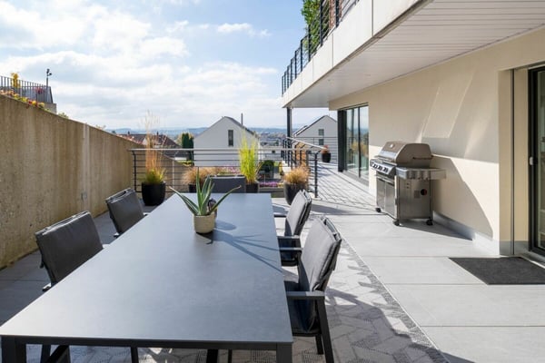 Raum für hohe Ansprüche: Terrassenwohnung im Leisihalden-Quartier 13