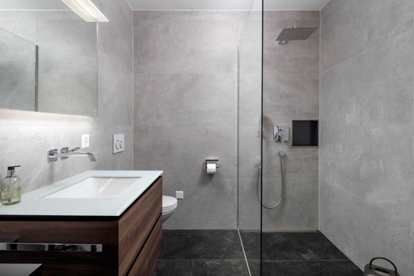 Raum für hohe Ansprüche: Terrassenwohnung im Leisihalden-Quartier 10