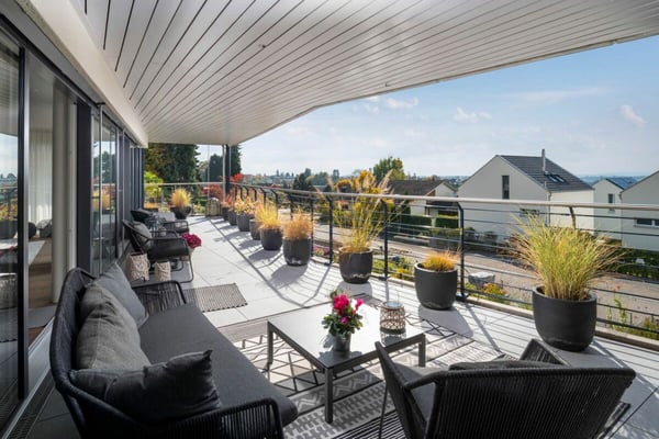 Raum für hohe Ansprüche: Terrassenwohnung im Leisihalden-Quartier 12