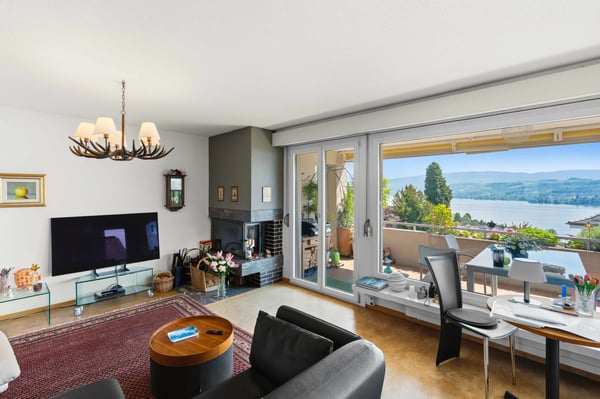 Charmante 5.5-Zimmer-Dachwohnung mit Seeblick in Meilen 6