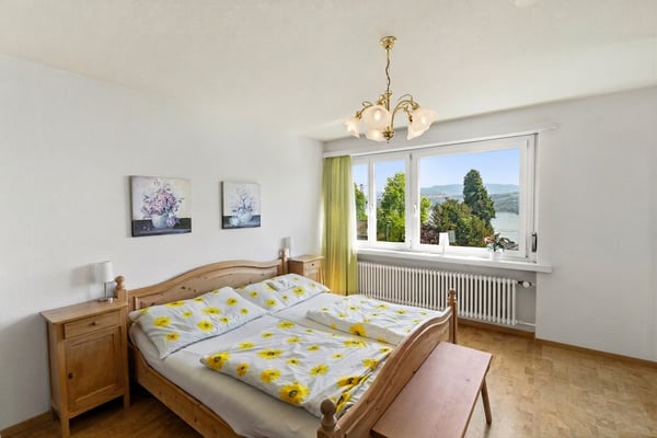 Charmante 5.5-Zimmer-Dachwohnung mit Seeblick in Meilen 7