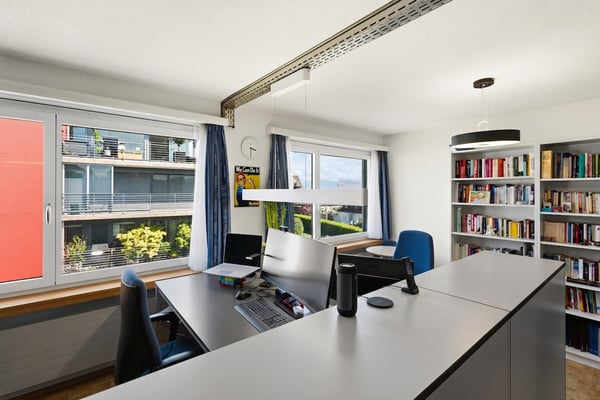 Charmante 5.5-Zimmer-Dachwohnung mit Seeblick in Meilen 8