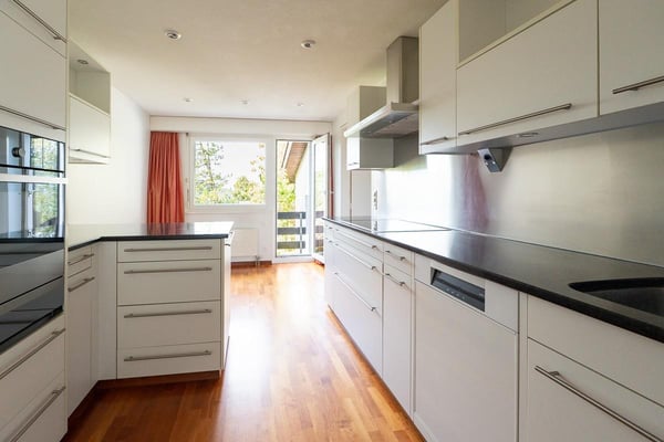 freistehendes Einfamilienhaus mit Umschwung 3