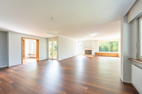 freistehendes Einfamilienhaus mit Umschwung 10