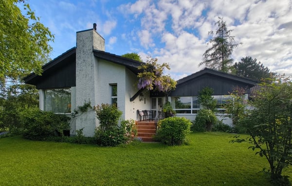 freistehendes Einfamilienhaus mit Umschwung 1