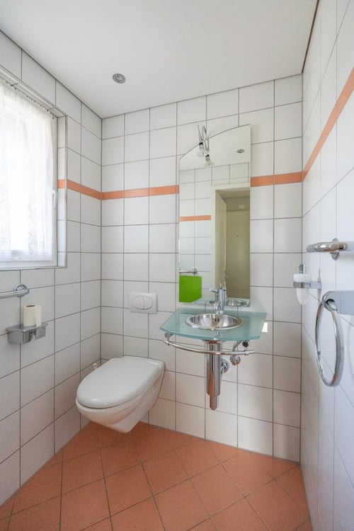 freistehendes Einfamilienhaus mit Umschwung 6