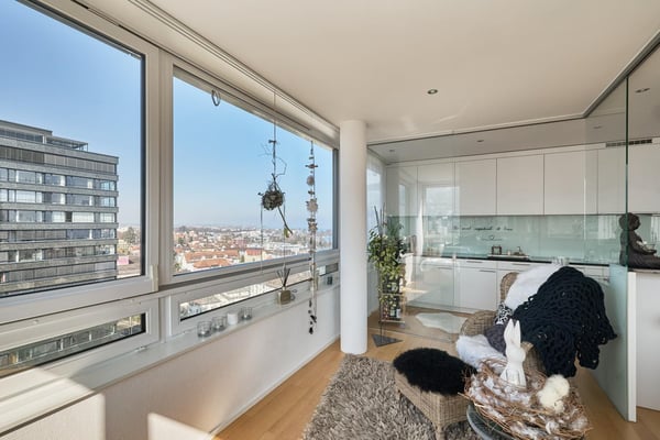 Wohnen mit Weitblick: 3.5-Zi. Wohnung mit Loggia nahe Bodensee 2