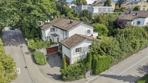 Grosszügiges Einfamilienhaus in Rotmonten mit viel Potenzial 1