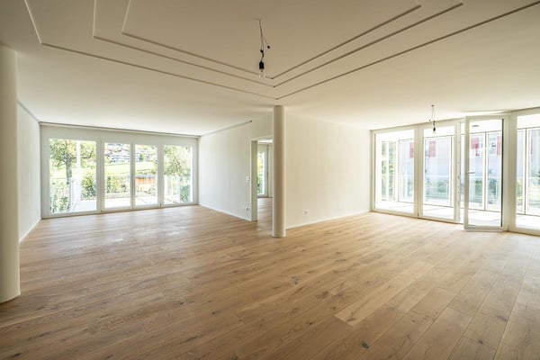 Neu sanierte, grosszügige 4.5- Zi. Wohnung im 1. OG mit Lift 5
