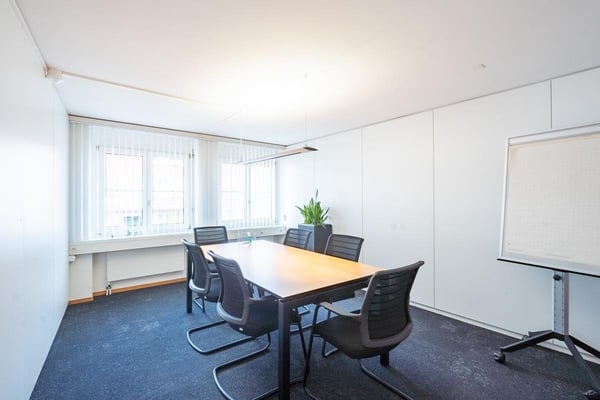 Bezugsbereite Büro-/Praxisfläche im 1. OG 4