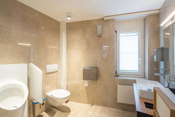 Bezugsbereite Büro-/Praxisfläche im 1. OG 9