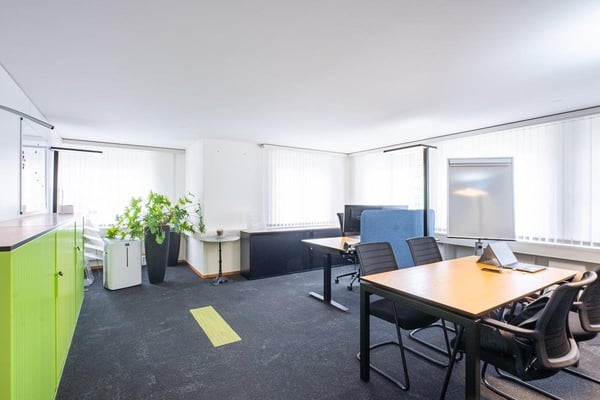Bezugsbereite Büro-/Praxisfläche im 1. OG 6