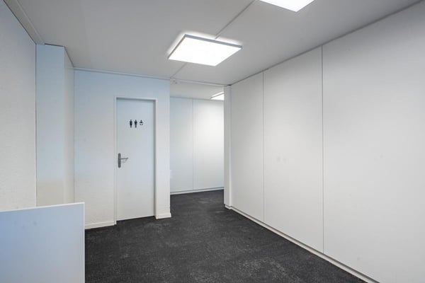 Bezugsbereite Büro-/Praxisfläche im 1. OG 8