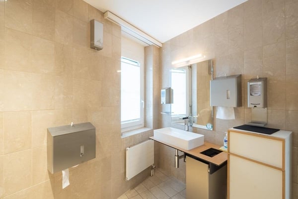 Bezugsbereite Büro-/Praxisfläche im 1. OG 10