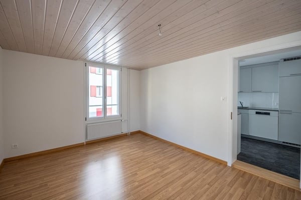 Teilsanierte 3.5-Zi. Wohnung 2. OG 5