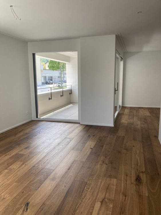 Neuwertige 2.5 Zimmer-Wohnung an guter Lage 2