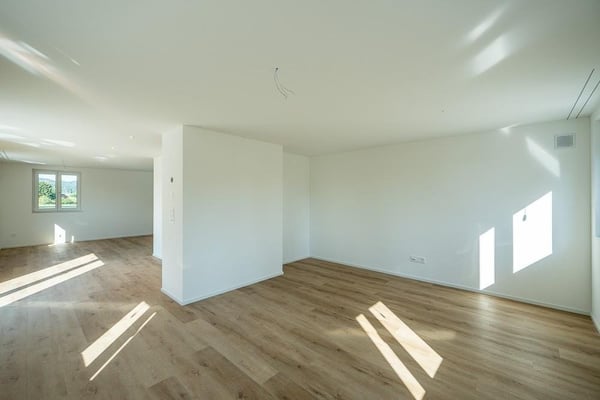 Moderne 1-Zi. Maisonettewohnung mit grosszügigem Balkon 1