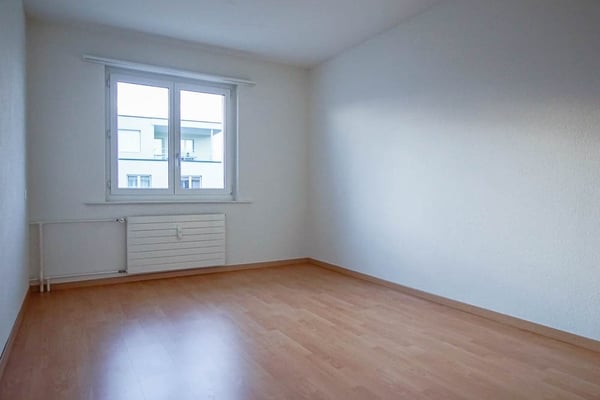 attraktive 1.5 Zi.-Wohnung mit grossem sonnigen Balkon 4