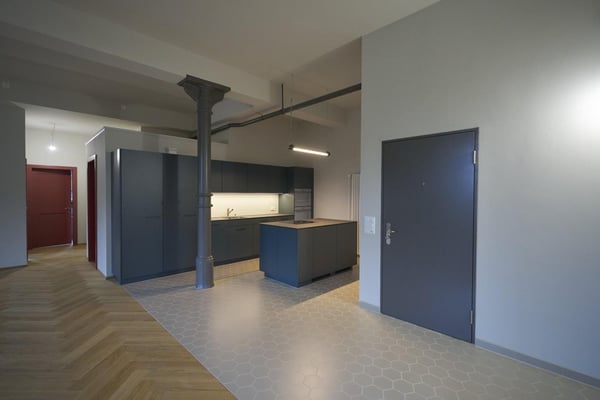 Gewerbefläche / Atelier im Loft-Stil mit Wohnküche 4