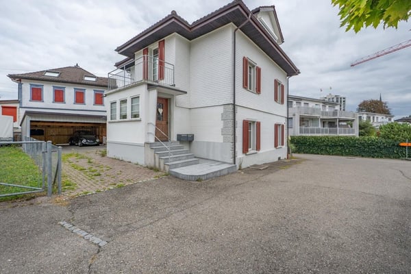 Grosszügiges Einfamilienhaus mit zwei Wohneinheiten 12