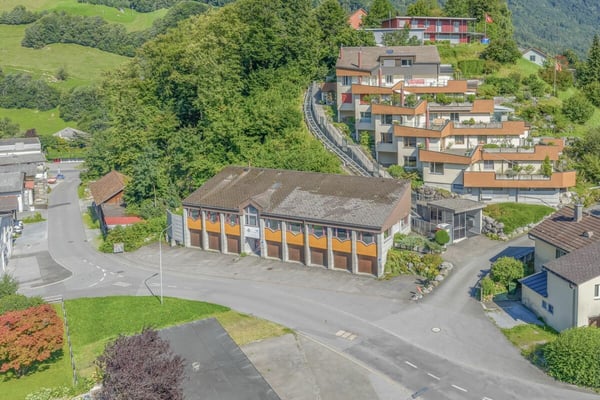 Gewerbeliegenschaft mit Studiowohnung 12