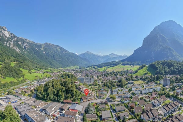 Gewerbeliegenschaft mit Studiowohnung 13