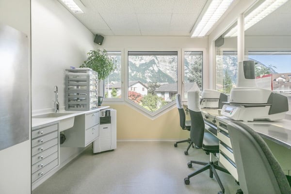 Gewerbeliegenschaft mit Studiowohnung 7