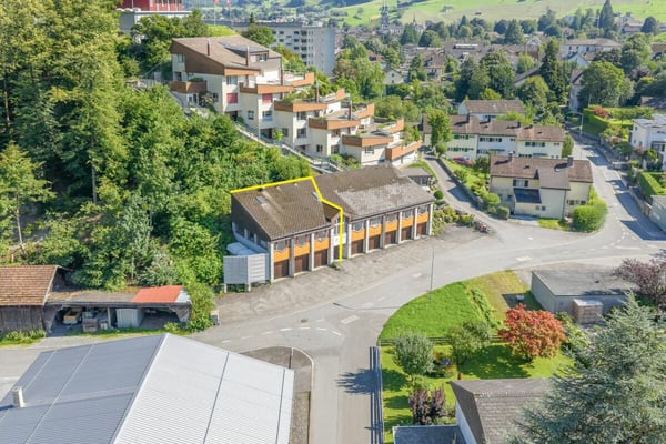 Gewerbeliegenschaft mit Studiowohnung 11