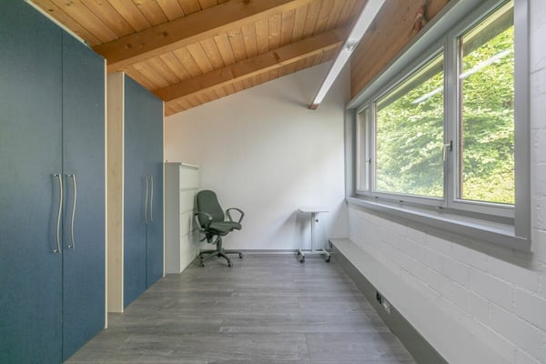 Gewerbeliegenschaft mit Grossraumbüro 9