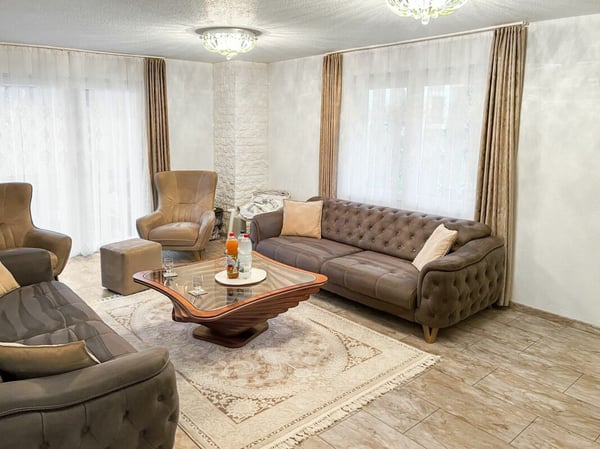 Zweifamilienhaus mit Balkon, Cheminée und grossem Platzangebot 7