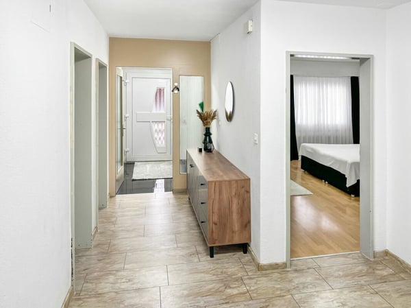 Zweifamilienhaus mit Balkon, Cheminée und grossem Platzangebot 8