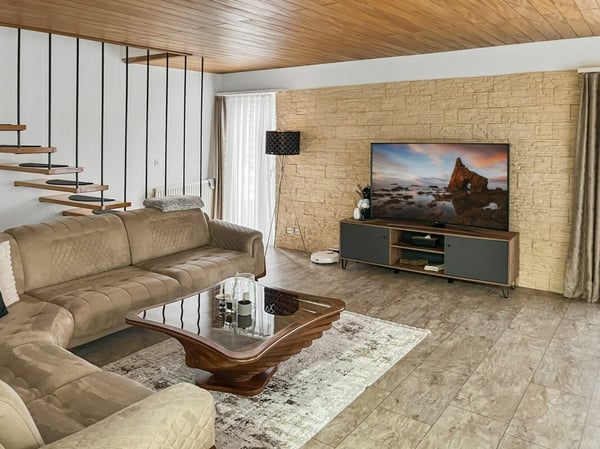 Zweifamilienhaus mit Balkon, Cheminée und grossem Platzangebot