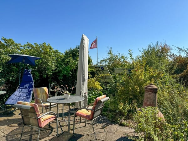 Freihstehendes Einfamilienhaus an sonniger Südhanglage mit naturnahem Garten 2