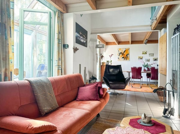 Freihstehendes Einfamilienhaus an sonniger Südhanglage mit naturnahem Garten 1