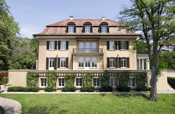 Historische Villa mit vielen Originaldetails und parkartigem Umschwung 16