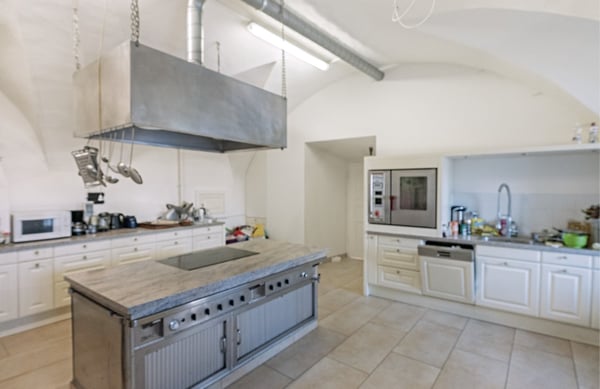 Schönes Schlossanwesen mit Nebengebäuden und grosszügigem Grundstück 4