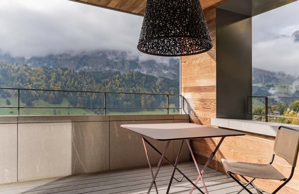 Luxuriöse 3.5-Zimmer-Maisonettewohnung an bester Hanglage 3