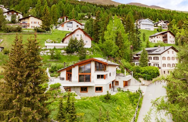 Exklusive Luxusvilla im Oberengadin – Zweitwohnsitz mit Spa, Tiefgarage & Weitblick 1
