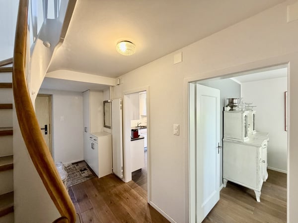 Charmantes 6.5-Zimmer-Doppeleinfamilienhaus in Grenchen 3