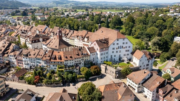 Grosszügiges Grundstück an einmaliger Lage 2