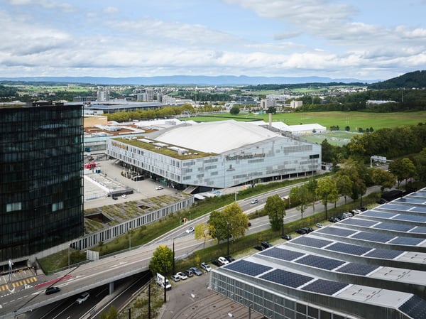 Mehr Fläche, mehr Sicht - mitten im SCB-Licht! 13