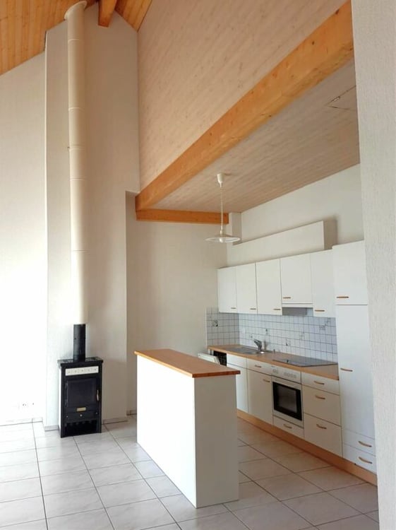 Ein Rückzugsort mit Charme und umwerfender Panoramasicht: 3.5-Zimmer-Dachwohnung in Vallamand 5