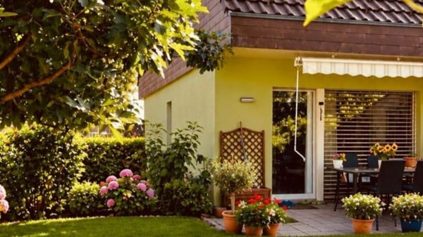 Wohnglück mit Garten und viel Charme - Reiheneckhaus in Pieterlen 1
