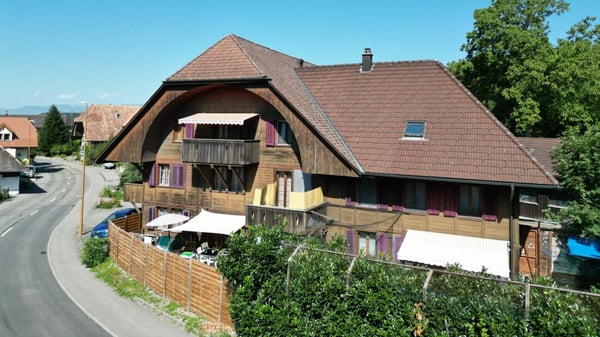 Wohnen & Arbeiten vereint - charmantes Stöckli mit Gewerbe und Ausbaupotenzial 14