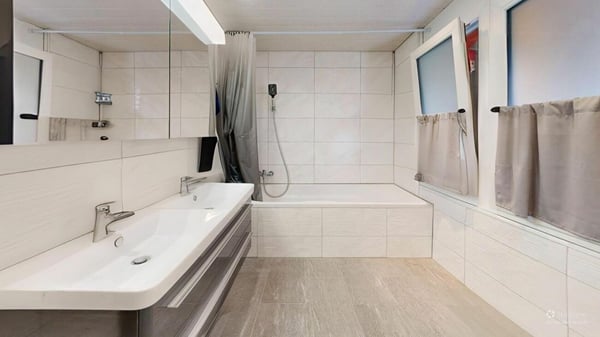 Wohnen & Arbeiten vereint - charmantes Stöckli mit Gewerbe und Ausbaupotenzial 9