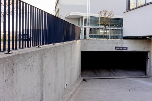 Ca. 6’150 m² Verkaufs-, Lager- und Büroflächen direkt an der Autobahn A4 7