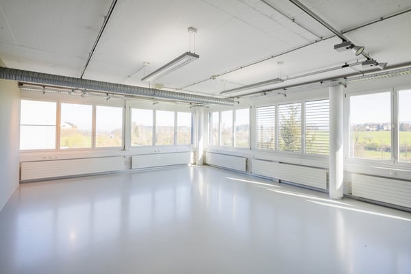 Ca. 6’150 m² Verkaufs-, Lager- und Büroflächen direkt an der Autobahn A4 27